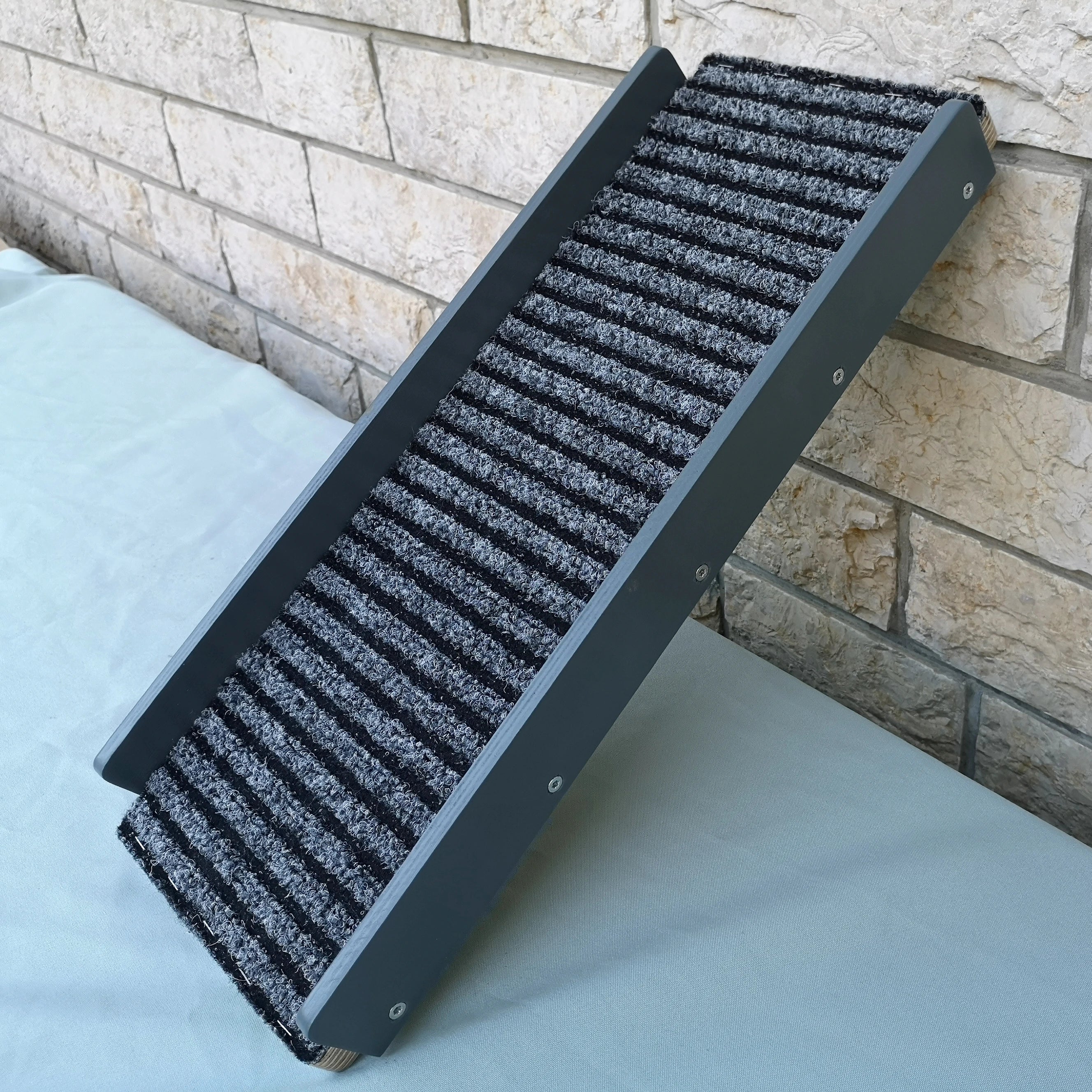 Bunny Rabbit Hay Rack Feeder - Nibbler Ramp from Scratchy Things