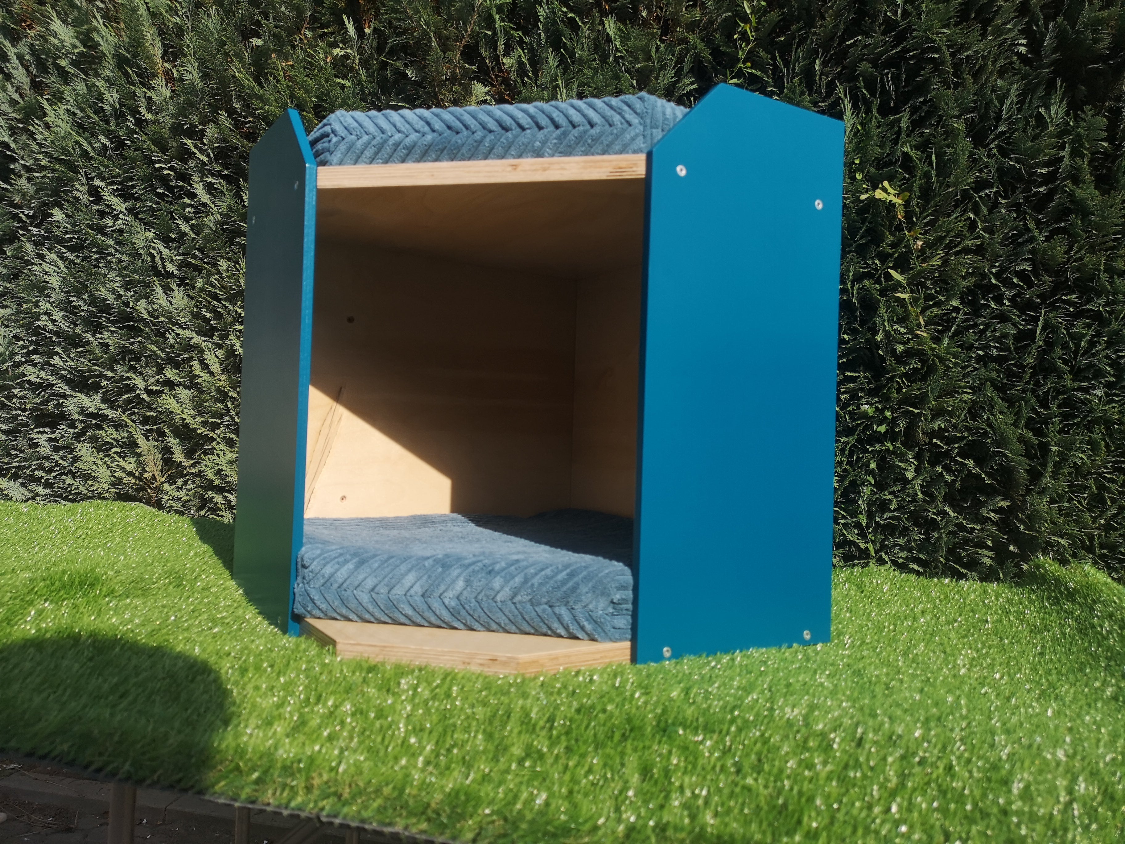 Big Cat Wall Shelf Bed Box - Wally BigCat CornerBox Double Decker - Scratchy Things Premium Pet Furniture