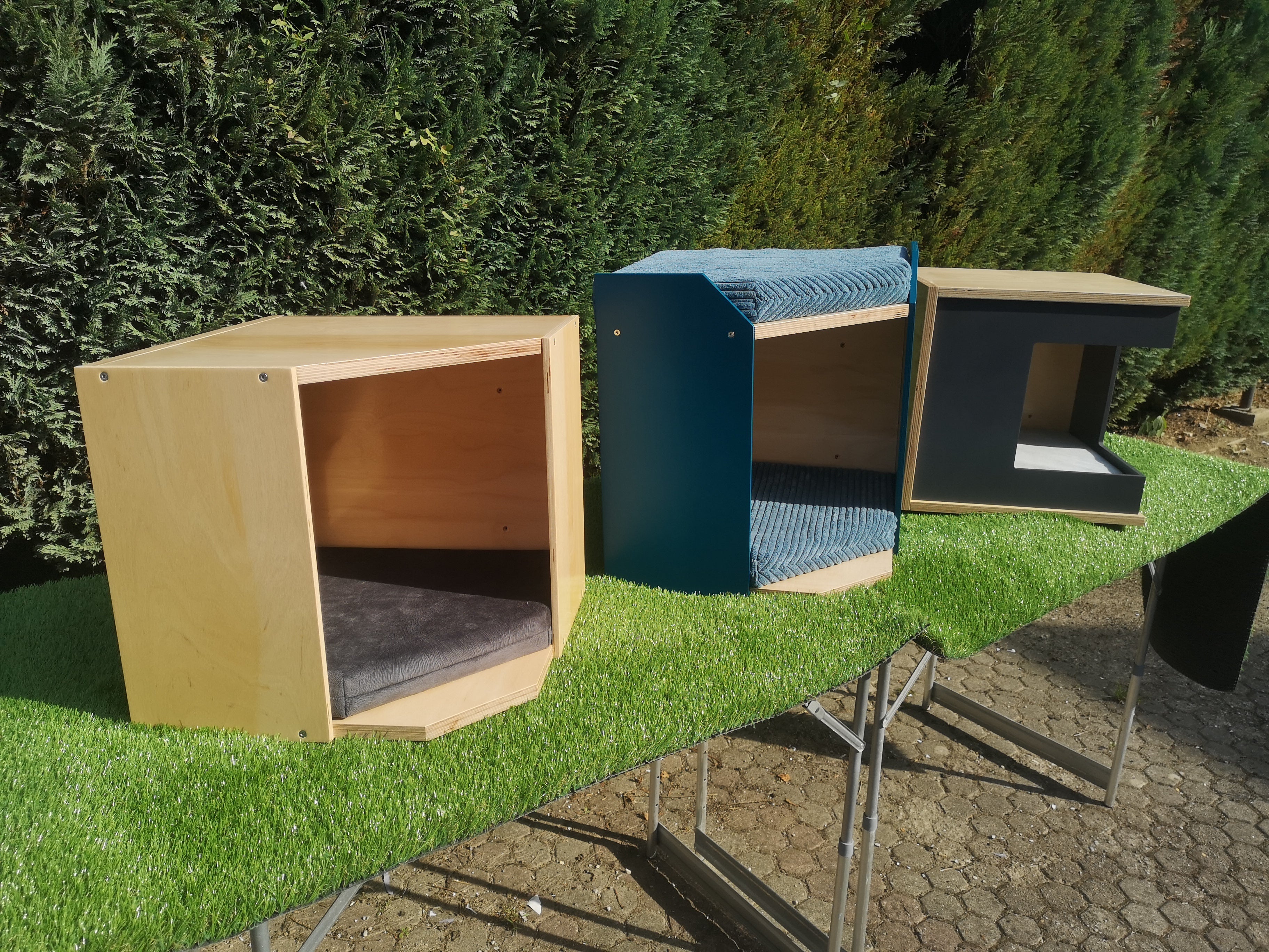 Big Cat Wall Shelf Bed Box - Wally BigCat CornerBox Plus - Scratchy Things Premium Pet Furniture